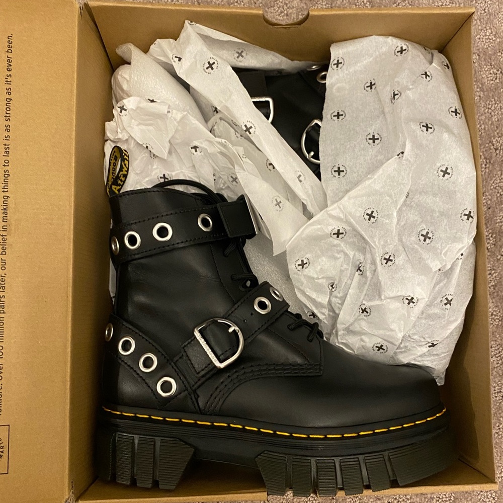 Dr Martens Audrick Hardware 9 womens